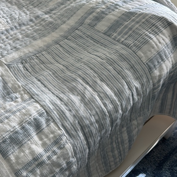 Pottery Barn Queen size Quilt with 2 Shams Like New - Picture 3 of 4